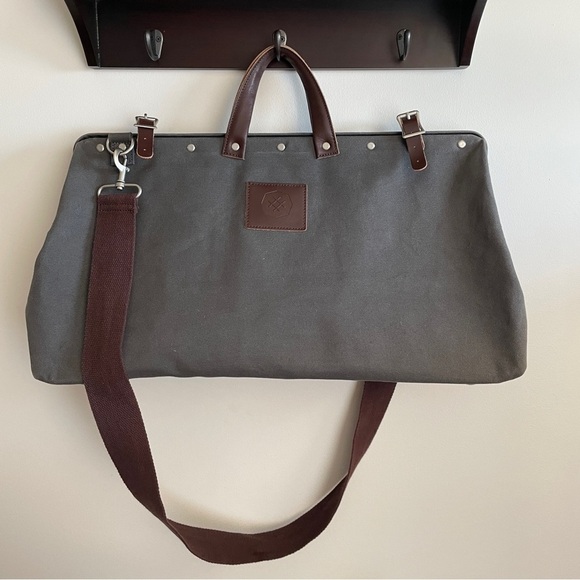 Line of trade gray weekender travel bag brown  removable shoulder strap - Picture 1 of 11
